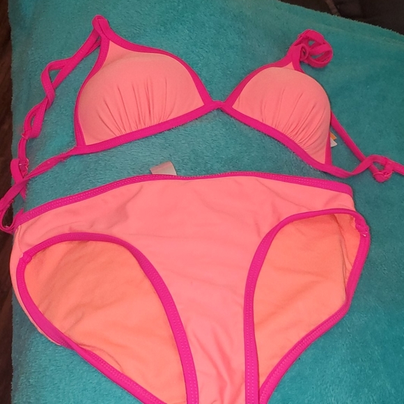 Swimsuit - Picture 2 of 3